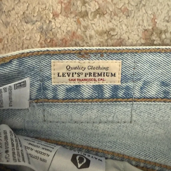 Levi’s Ribcage Straight Ankle Lightwash Jeans - Picture 6 of 9